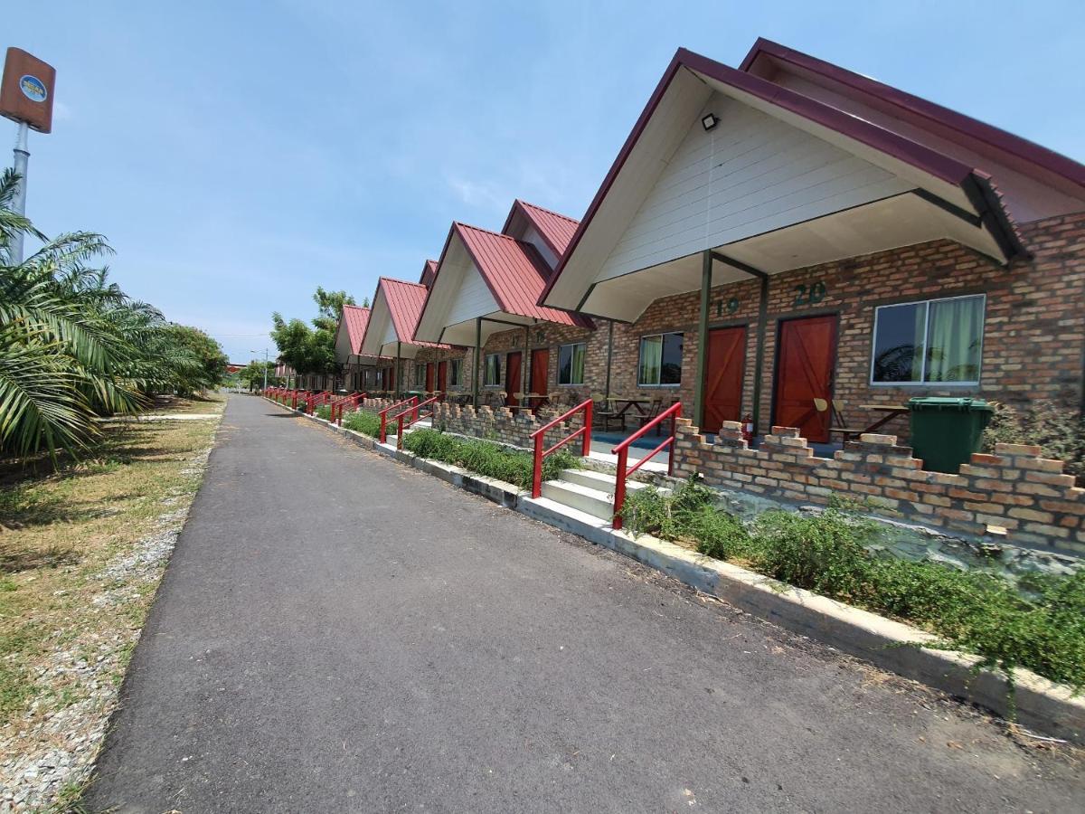 Spot On 90022 Segar Recreation Eco Park Hotel Петалинг Джая Екстериор снимка